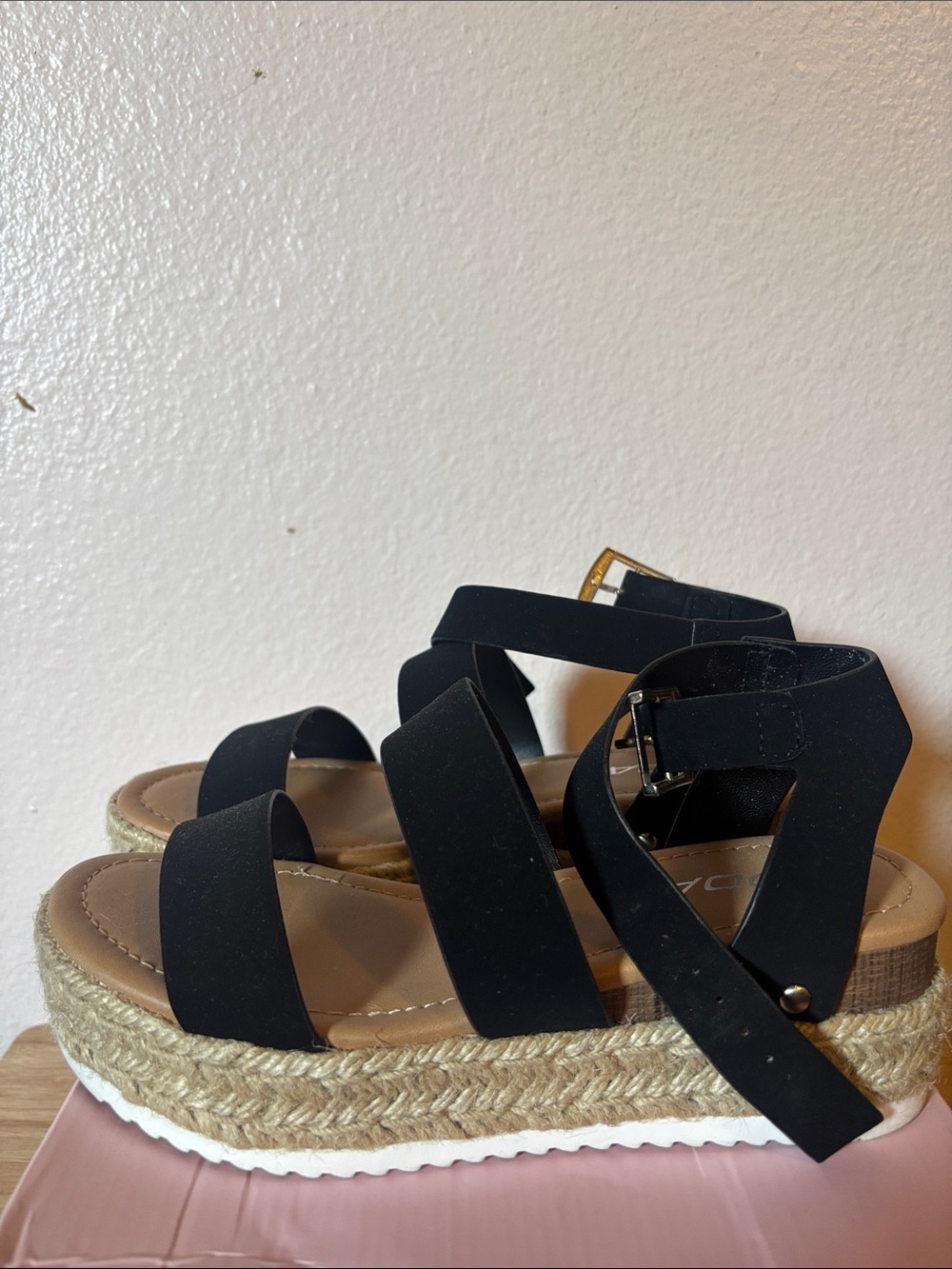 Soda Woman’s  Black Espadrille Platform Sandals, Size 6 - Picture 4 of 8